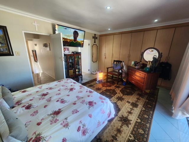 House for sale in Hartbeespoort Dam Nature Reserve, North West