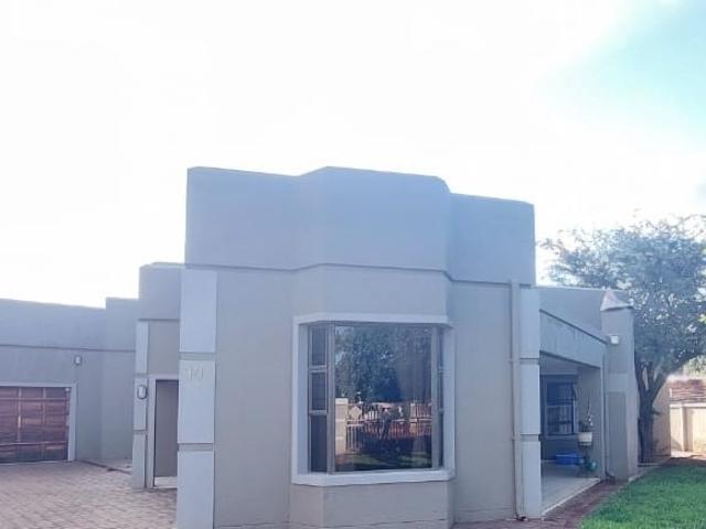 House for sale in Kgalagadi, Northern Cape