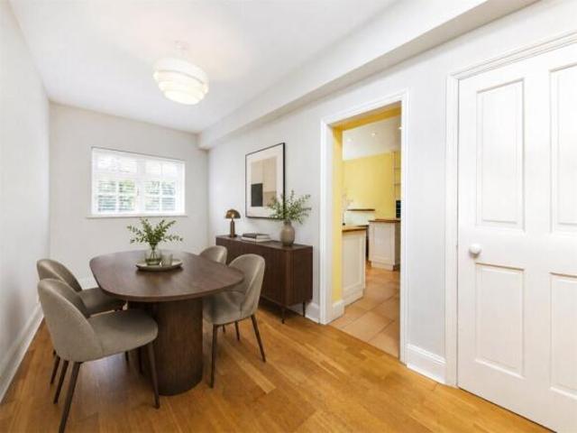 House for sale in Cat Hill