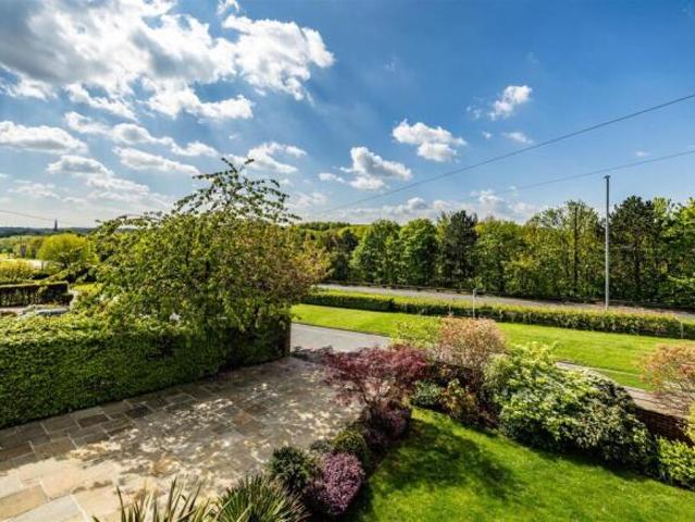 House for sale in Oulton, West Yorkshire