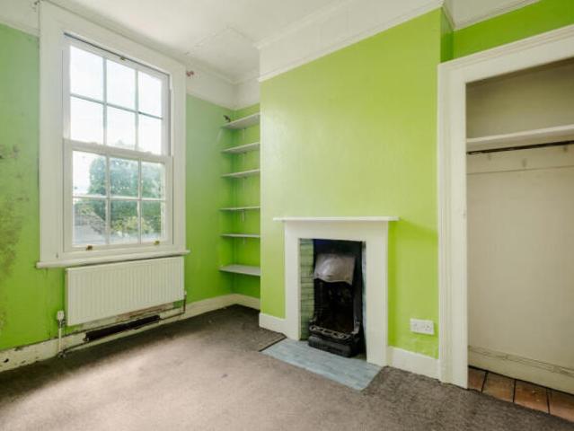 House for sale in Cat Hill