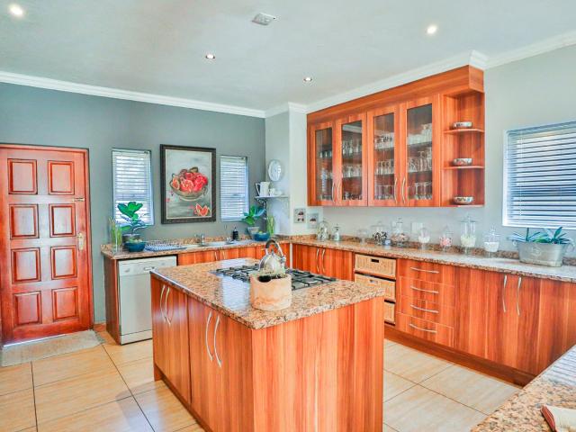 House for sale in Hartbeespoort Dam Nature Reserve, North West