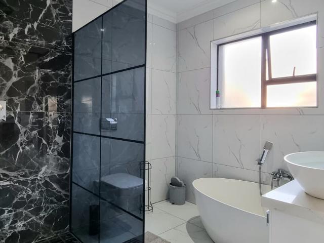 House for sale in Hartbeespoort Dam Nature Reserve, North West