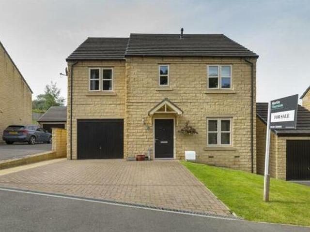 House for sale in Huddersfield, West Yorkshire