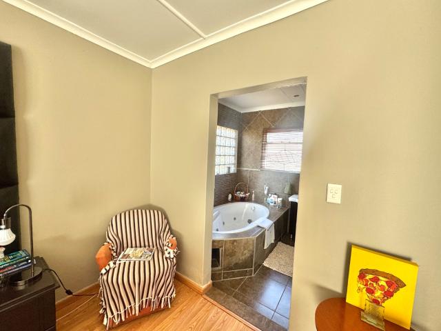 House for sale in Johannesburg, Mondeor House for sale in Johannesburg, Mondeor