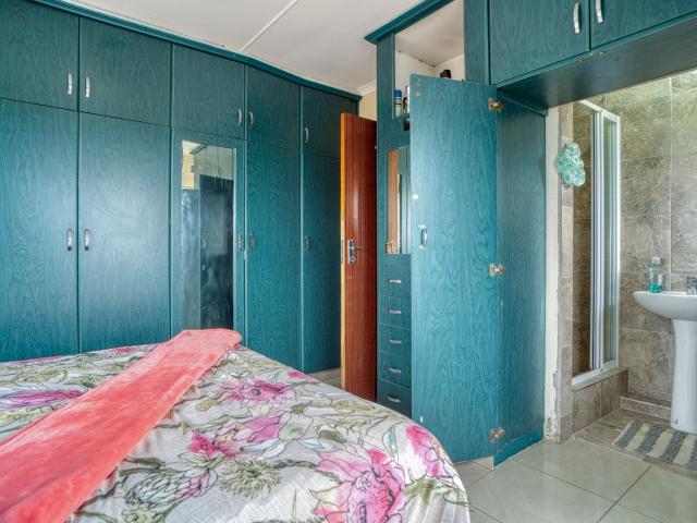 House for sale in Chatsworth, Kwazulu-natal