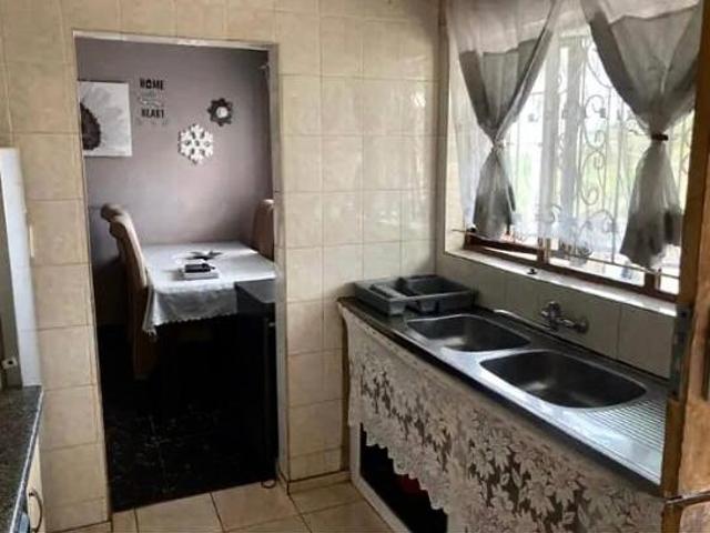 House for sale in Chatsworth, Kwazulu-natal