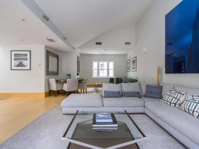 House for sale in Cat Hill