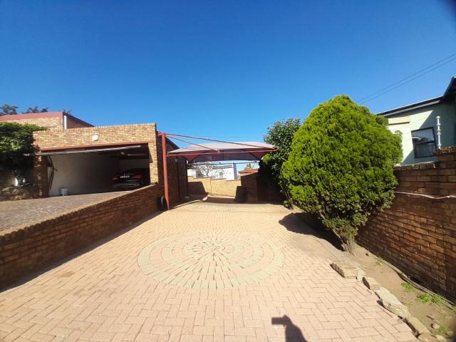 House for sale in Oakdene, Vosloorus
