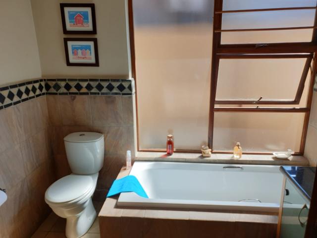House for sale in Hartbeespoort Dam Nature Reserve, North West