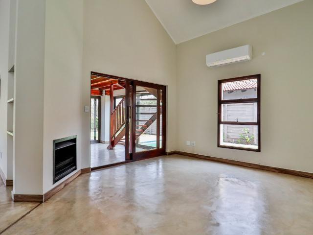 House for sale in Hartbeespoort Dam Nature Reserve, North West