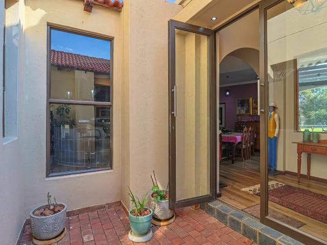 House for sale in Hartbeespoort Dam Nature Reserve, North West