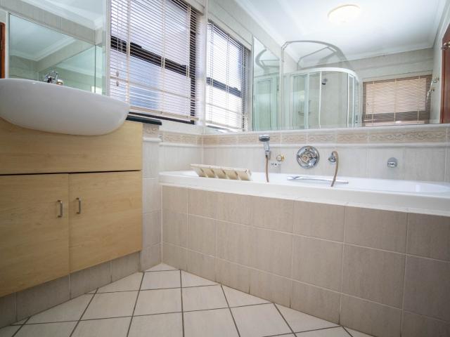 House for sale in Hartbeespoort Dam Nature Reserve, North West