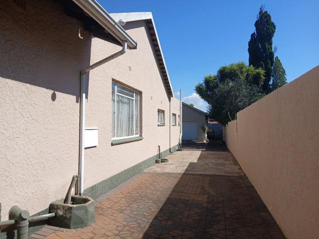 House for sale in Raceview, Alberton