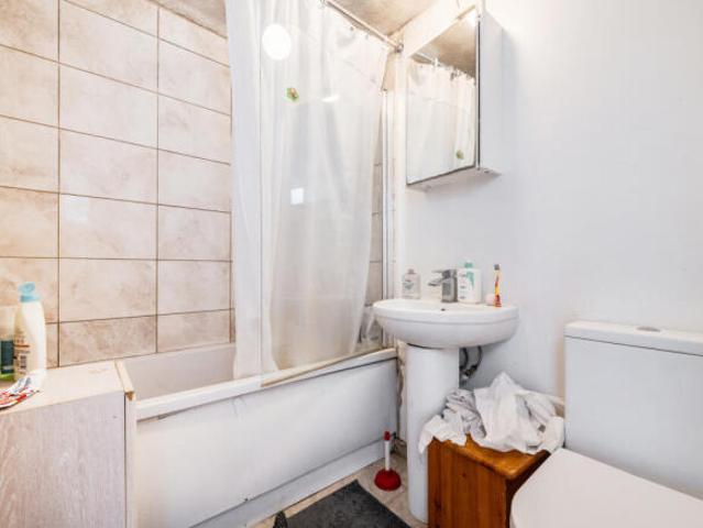 House for sale in London Borough of Merton, Mitcham