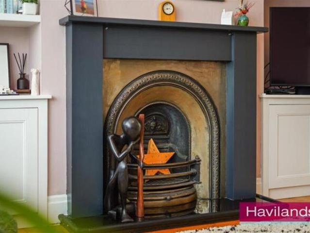 House for sale in Winchmore Hill, Edmonton