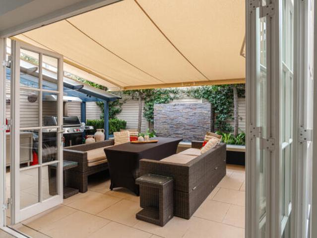House for sale in Cat Hill