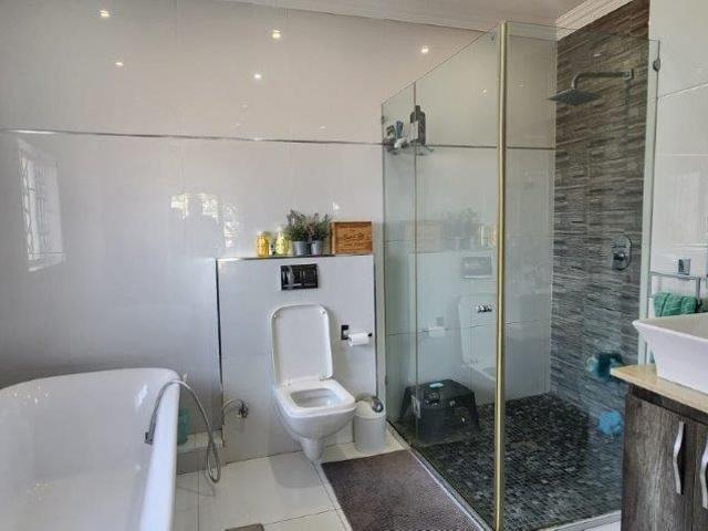 House for sale in Chatsworth, Kwazulu-natal