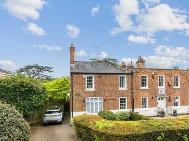 House for sale in Little Stanmore, Greater London