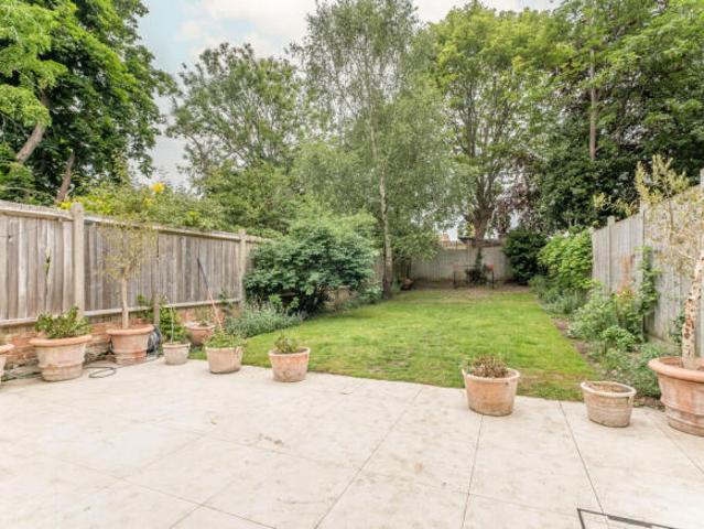House for sale in Cat Hill
