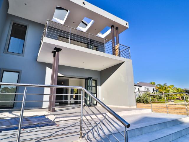 House for sale in Hartbeespoort Dam Nature Reserve, North West