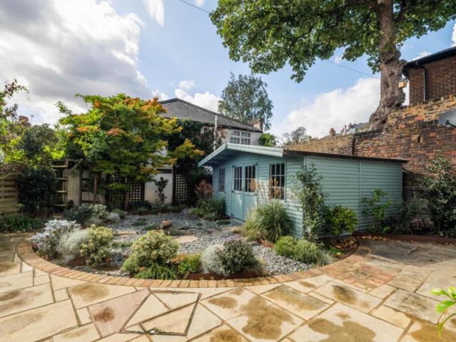 House for sale in Cat Hill