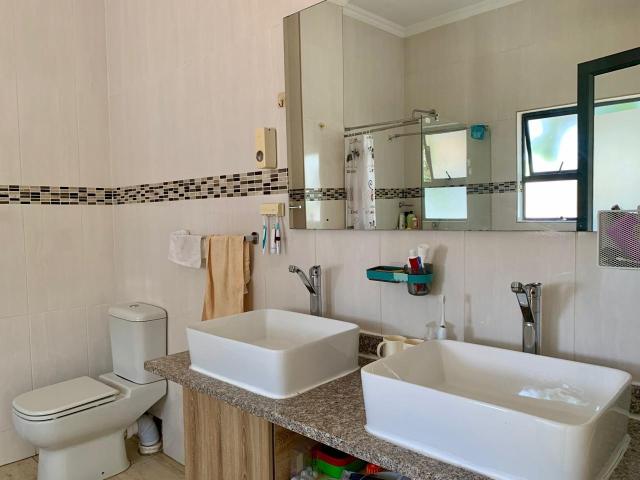 House for sale in Hartbeespoort Dam Nature Reserve, North West