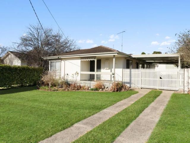 House for rent in Gisborne, Victoria