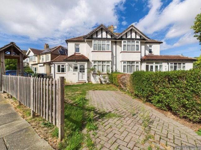 House for sale in Royal Borough of Kingston upon Thames, Greater London