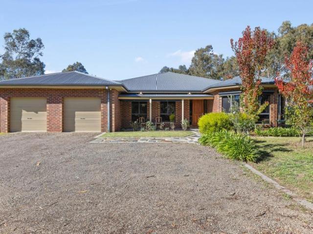 House for sale in Harcourt