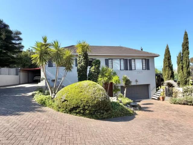 House for sale in Heldervue, Somerset West
