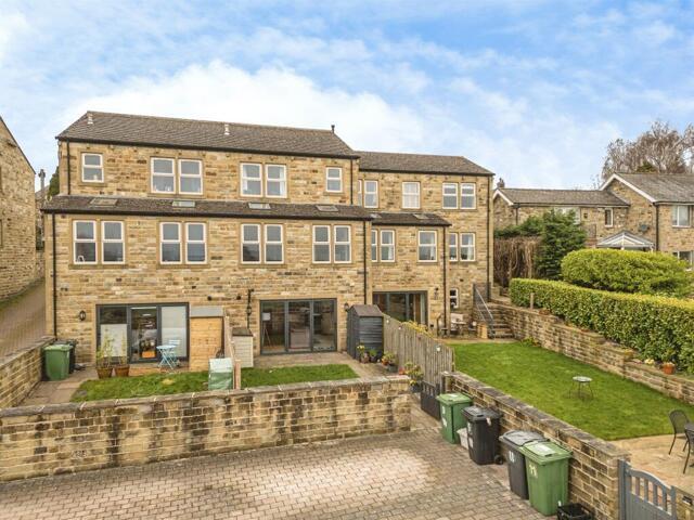 House for sale in Scholes, West Yorkshire