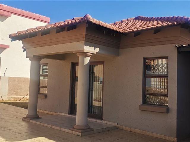 House for rent in Akasia