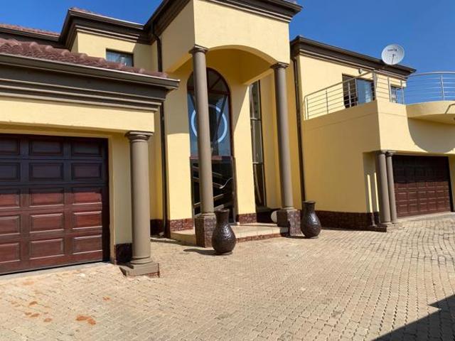 House for rent in Waterkloof, Gauteng