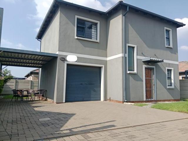 House for rent in Waterkloof, Gauteng