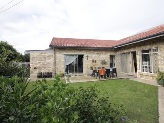 House for sale in Jeffreys Bay, Kouga Local Municipality