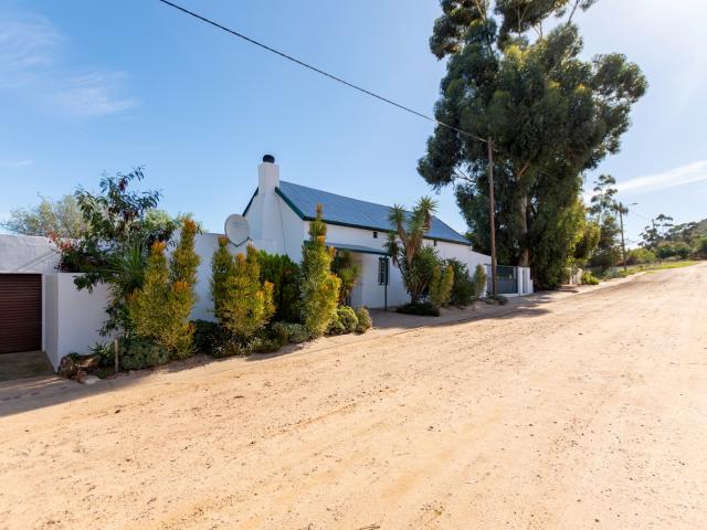 House for sale in West Coast, Aurora
