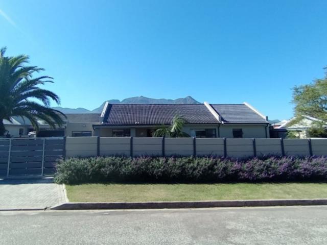 House for sale in Groot Brak Rivier, Western Cape