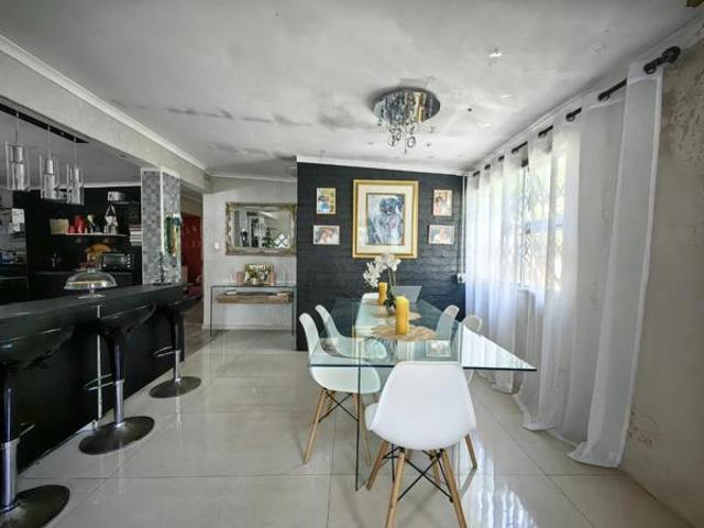 House for sale in Cape Town, Western Cape
