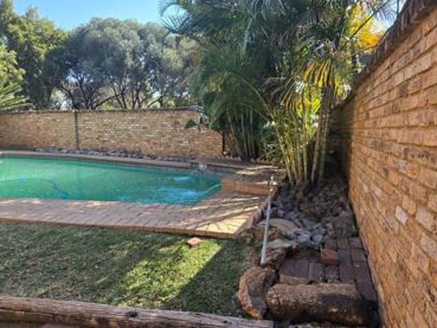 House for sale in Hartbeespoort Dam Nature Reserve, North West