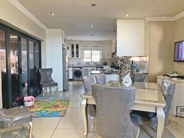 House for sale in Hartbeespoort Dam Nature Reserve, North West