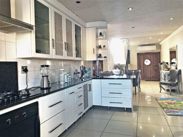 House for sale in Hartbeespoort Dam Nature Reserve, North West