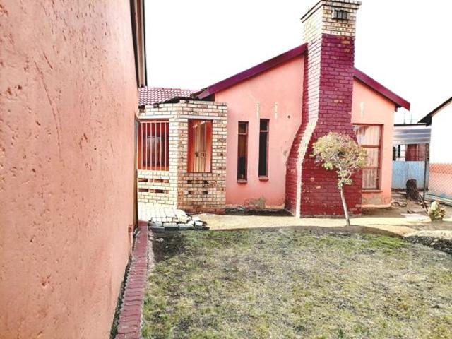 House for sale in Hartbeespoort Dam Nature Reserve, North West