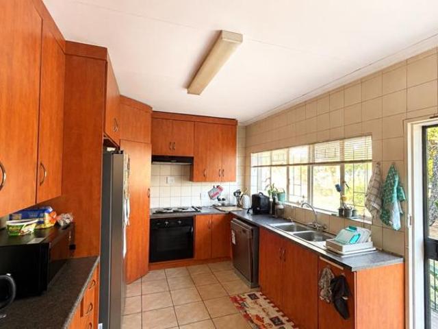 House for sale in Hartbeespoort Dam Nature Reserve, North West