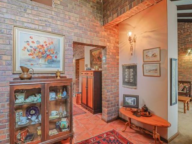 House for sale in Hartbeespoort Dam Nature Reserve, North West
