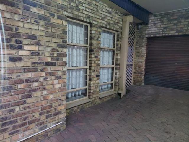 House for sale in Hartbeespoort Dam Nature Reserve, North West