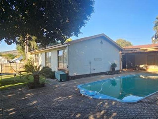 House for rent in Hartbeespoort Dam Nature Reserve, North West