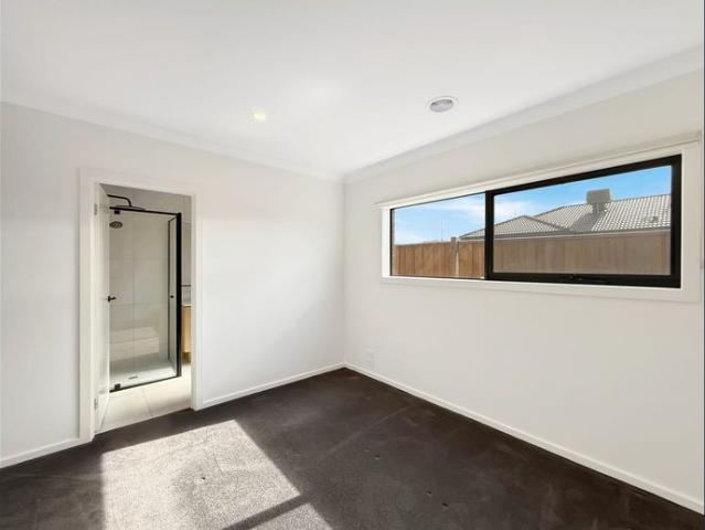 House for rent in Scenic Botania, Melbourne