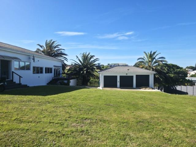 House for sale in Jeffreys Bay, Kouga Local Municipality