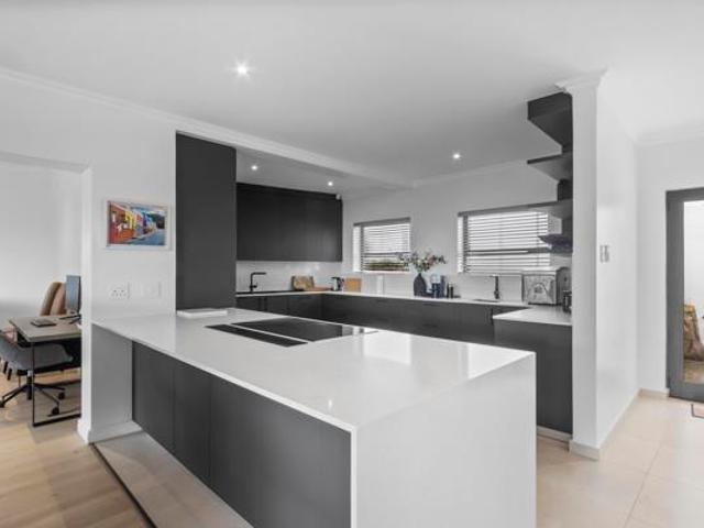 House for sale in Camps Bay, Cape Town
